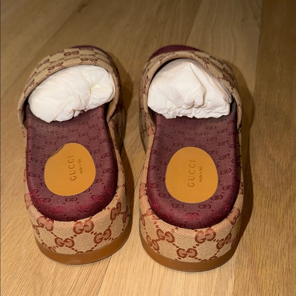 Gucci Beige Monogram Canvas Espadrilles with Burgundy Footbed - Picture 3 of 4